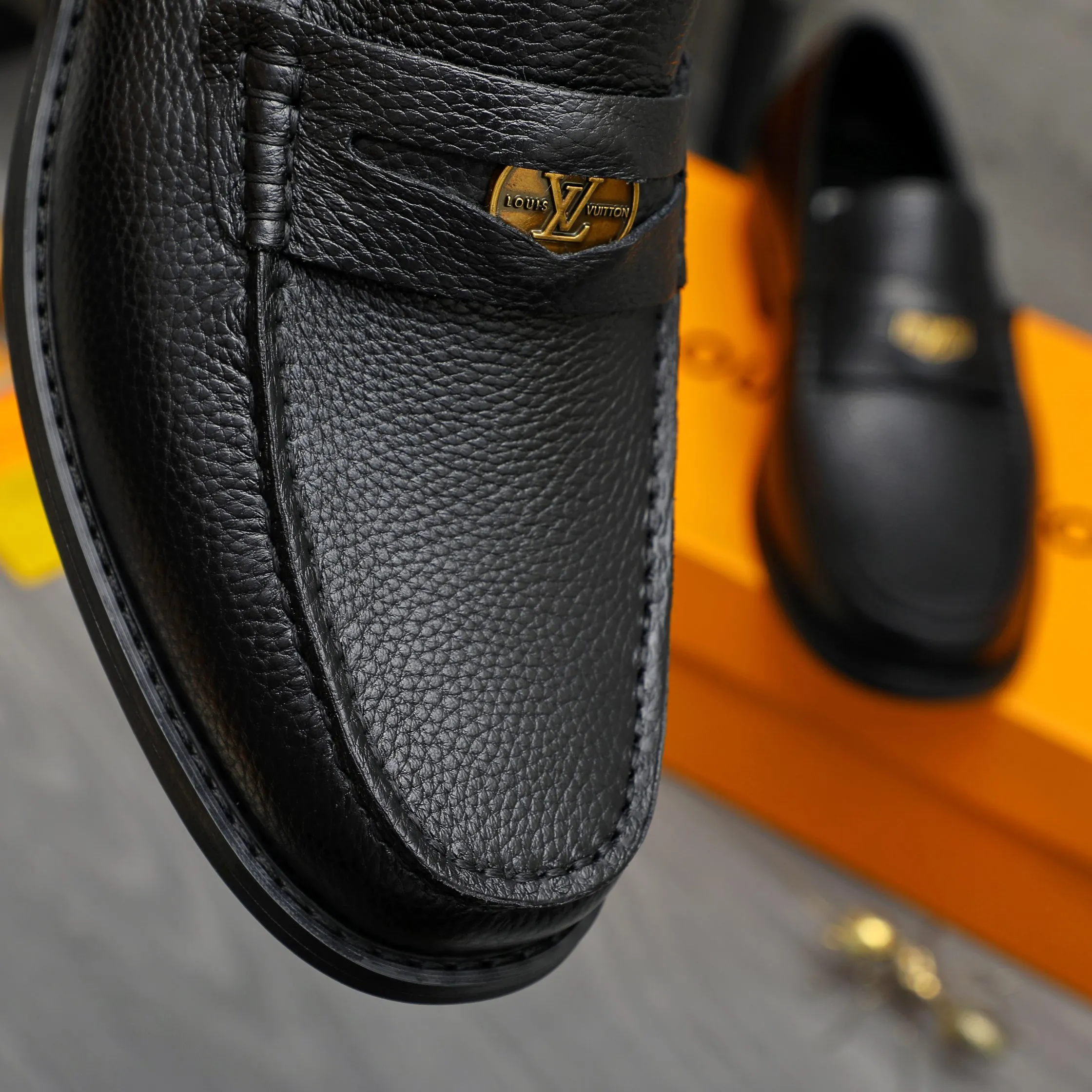 Men's shoes 💰p460 Product trademark: LV (Louis Vuitton) business slip-on leather shoes. Regular size: 38-45 (45 is custom-made and non-returnable) Product materials: Selected pebbled cowhide upper, cowhide lining, original rubber outsole